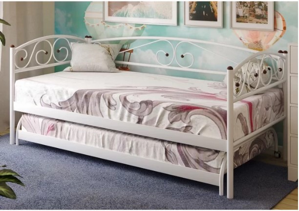 Металлические кровати с дополнительными функциями: полки, ящики и другие решения